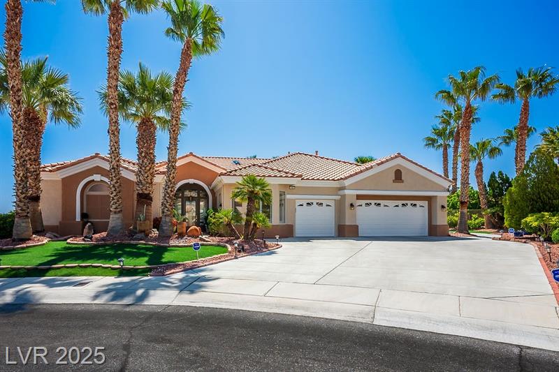 Luxury Home in Sun City with High Ceilings and Heated Pool