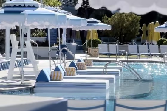 Oasis Pool Fontainebleau 10