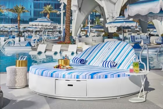Oasis Pool Fontainebleau 2