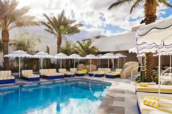 Oasis Pool Fontainebleau 6